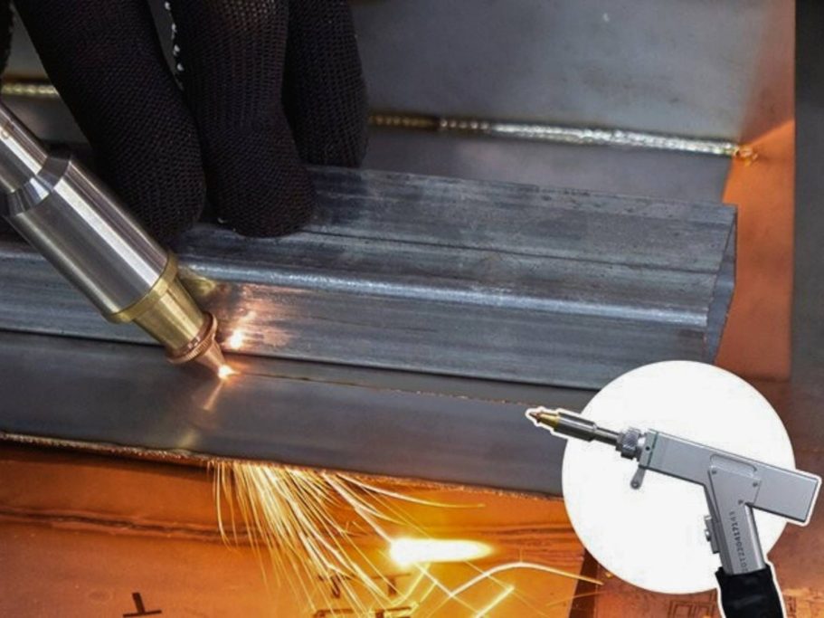 Schweißgerät schweißt Metallteile, Funken und Wärmeentwicklung sichtbar.