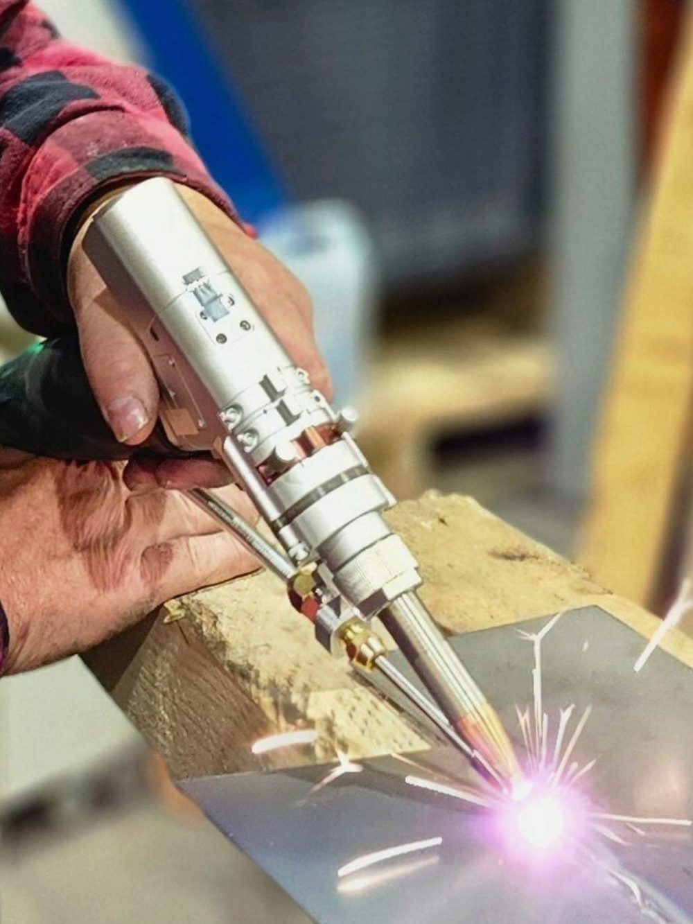 Laser Schweißprozess der Metall miteinander verbindet.